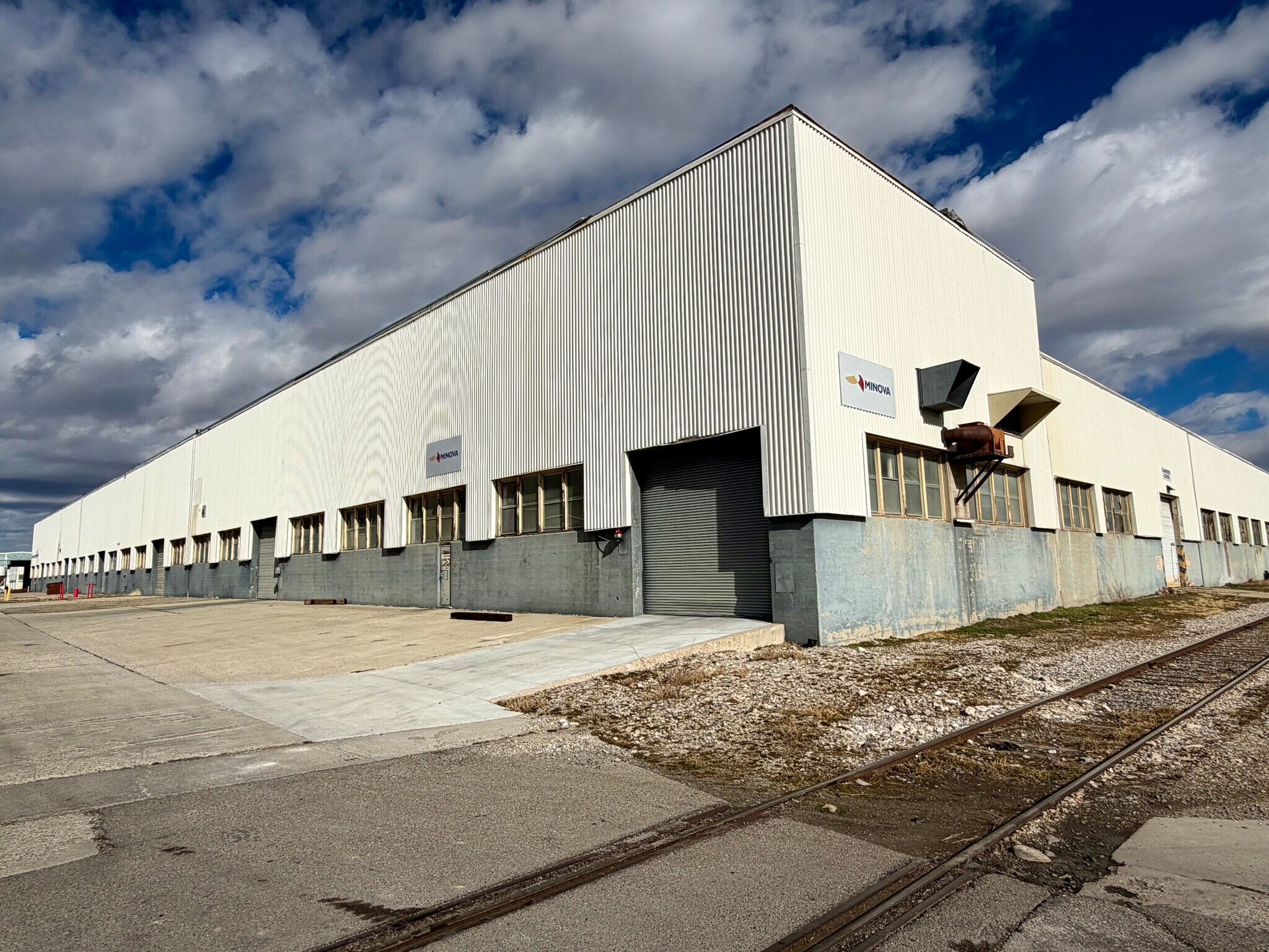 450 S Garnet St, Tooele, UT à louer Photo de l’immeuble– Image 1 sur 15