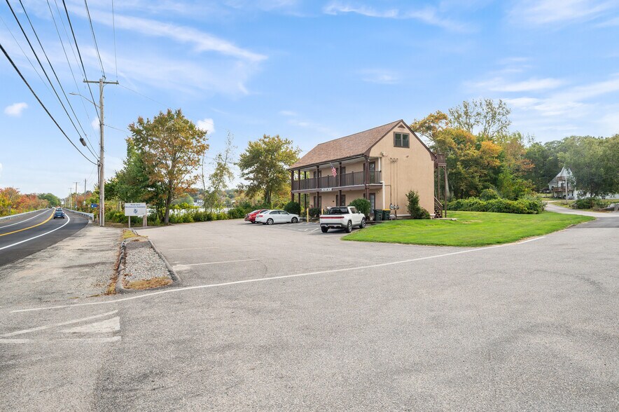 2 douglas Pike, Smithfield, RI à louer - Photo de l’immeuble – Image 3 sur 45
