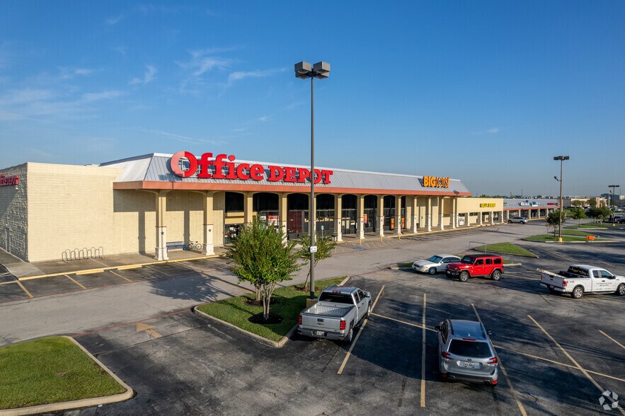 2004-2032 N Main St, Pearland, TX à louer - Photo de l’immeuble – Image 2 sur 10