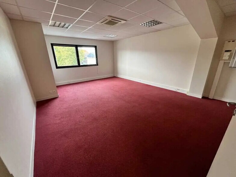 Bureau dans Pacé à louer - Photo de l’immeuble – Image 1 sur 7