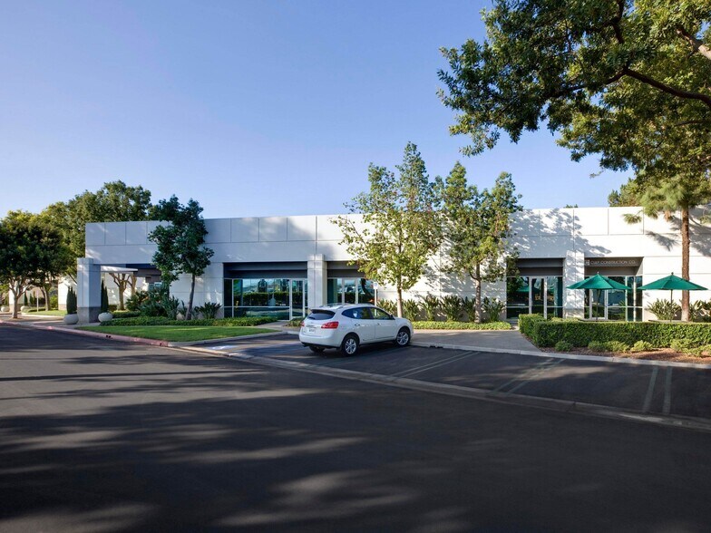 1 Technology Dr, Irvine, CA à louer - Photo de l’immeuble – Image 3 sur 12