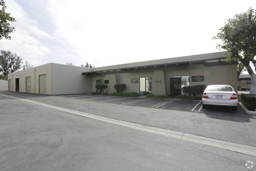 960 E Orangethorpe Ave, Anaheim, CA à louer - Photo principale – Image 1 sur 5