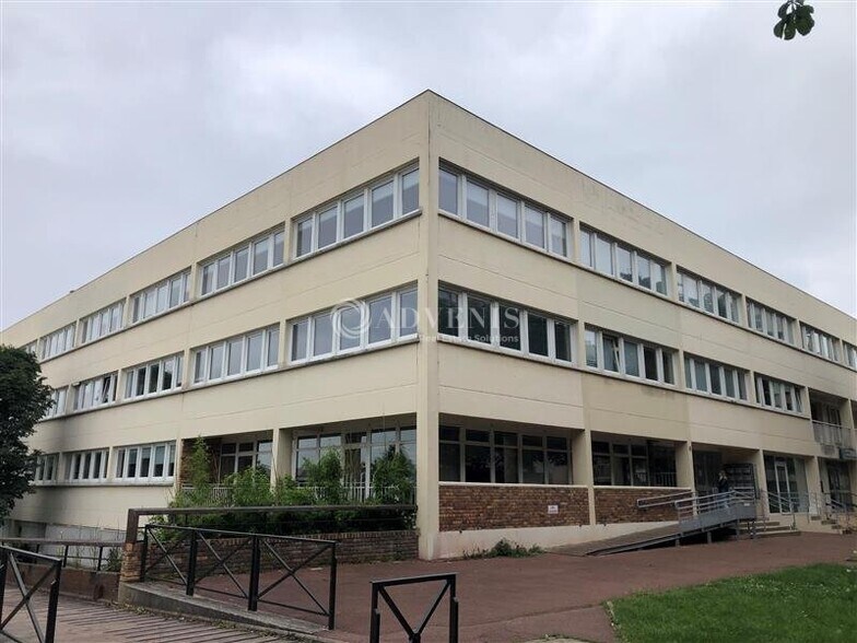 Bureau dans Maurepas à louer - Photo de l’immeuble – Image 1 sur 5