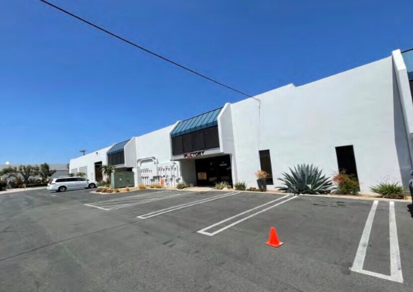312 Oak Pl, Brea, CA à louer - Photo de l’immeuble – Image 2 sur 11