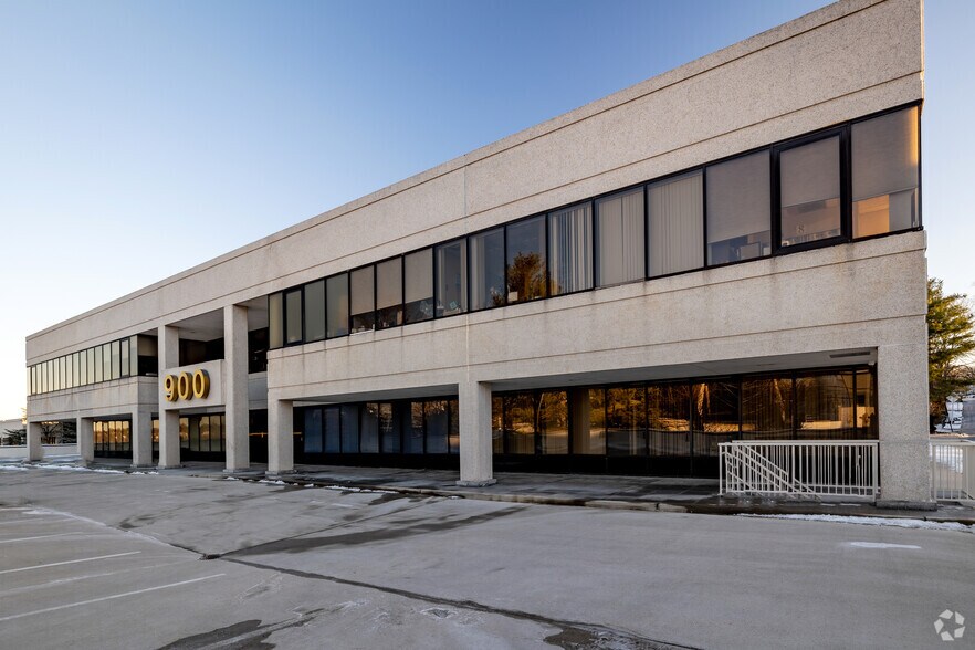 900 Northern Blvd, Great Neck, NY à louer - Photo de l’immeuble – Image 3 sur 5