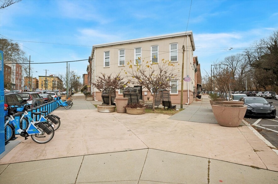 4147 Woodland ave, Philadelphia, PA à vendre - Photo principale – Image 1 sur 15