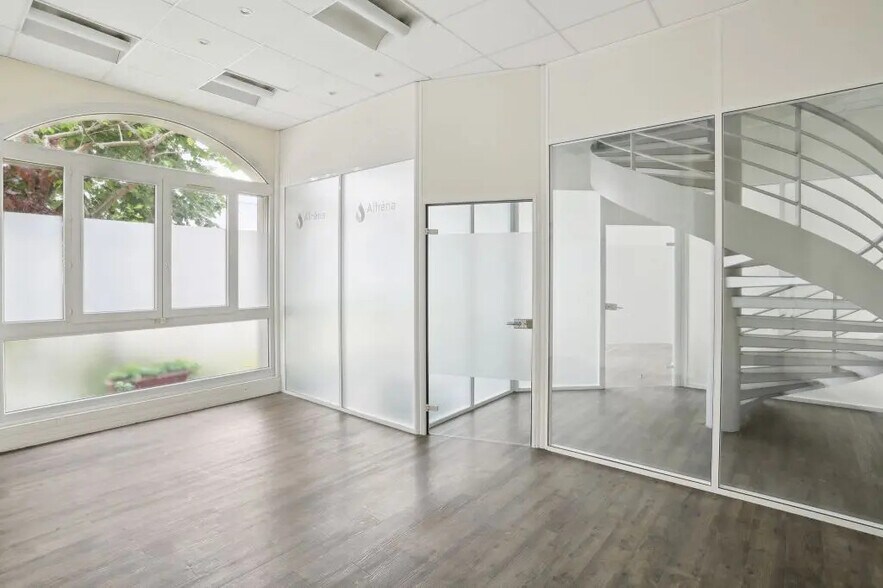 11 Bis Rue Eugène Varlin, Paris à louer - Photo de l’immeuble – Image 3 sur 14