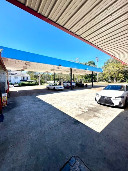 103 W Monroe Ave, Okolona, MS à vendre - Photo de l’immeuble – Image 3 sur 22