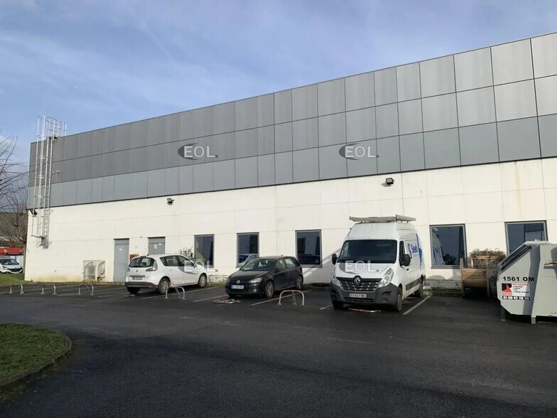 Local d’activités dans Gennevilliers à louer - Photo de l’immeuble – Image 3 sur 4