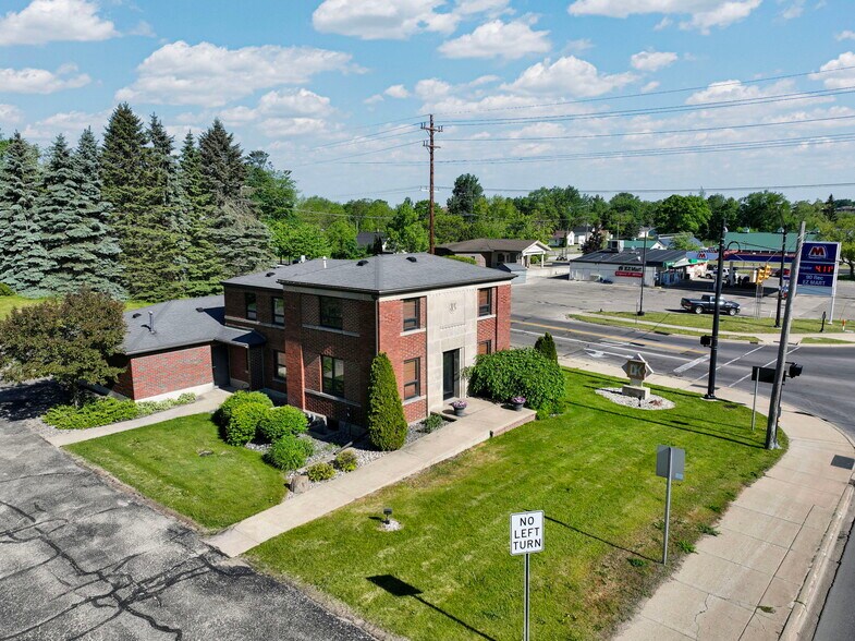 1104 S Mitchell St, Cadillac, MI à vendre - Photo de l’immeuble – Image 3 sur 46
