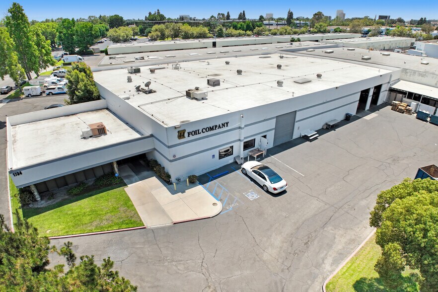 1734 W Sequoia Ave, Orange, CA à louer - Photo de l’immeuble – Image 2 sur 9
