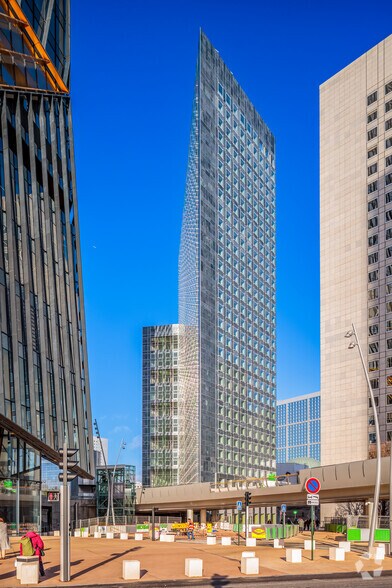 6 Place Des Degrés, Puteaux à louer - Photo principale – Image 1 sur 3