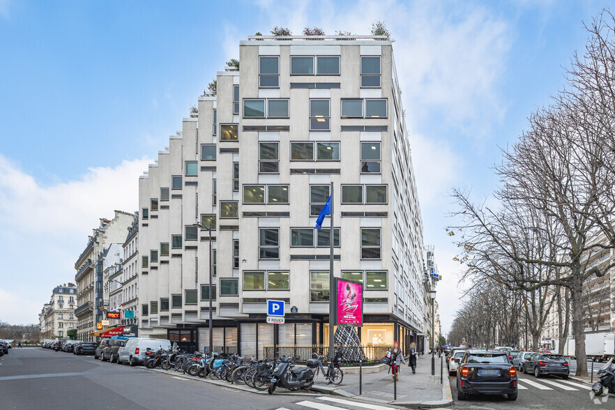 42 Avenue Montaigne, Paris à louer - Photo principale – Image 1 sur 5