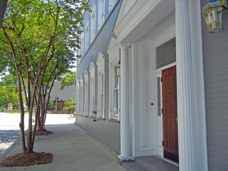 330 E Coffee St, Greenville, SC à louer - Photo de l’immeuble – Image 2 sur 21