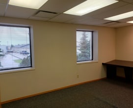 10783-10785 180th St NW, Edmonton, AB à louer Photo intérieure– Image 1 sur 3