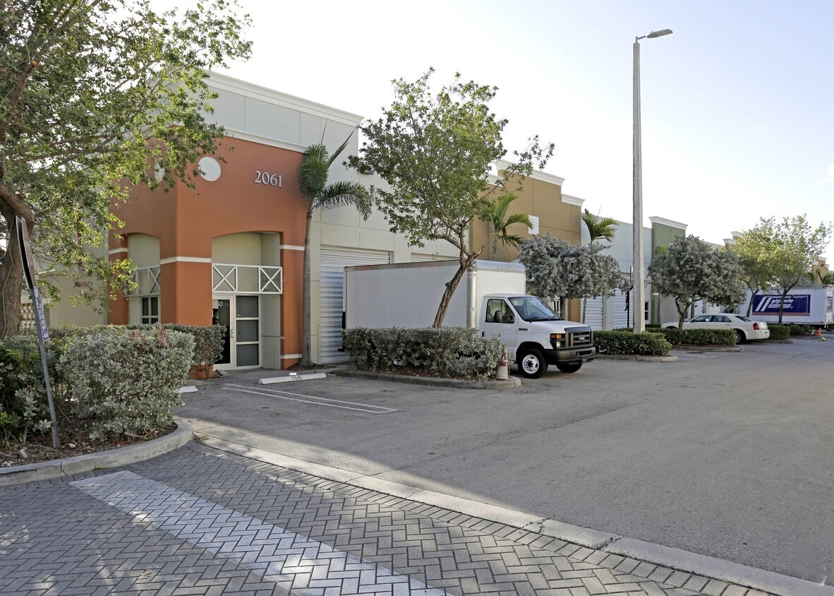 2061 NW 112th Ave, Miami, FL à louer Photo intérieure– Image 1 sur 2