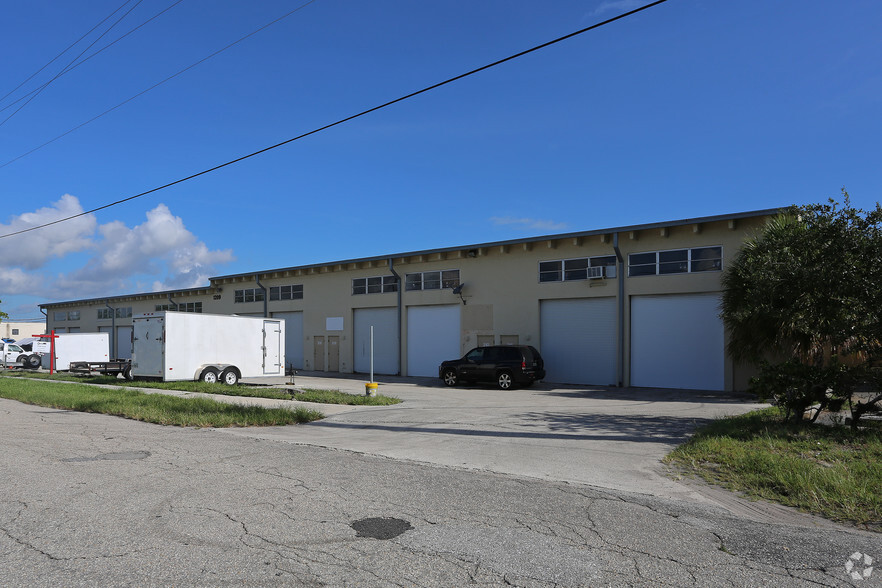 1310 S Killian Dr, West Palm Beach, FL à vendre - Photo de l’immeuble – Image 1 sur 12