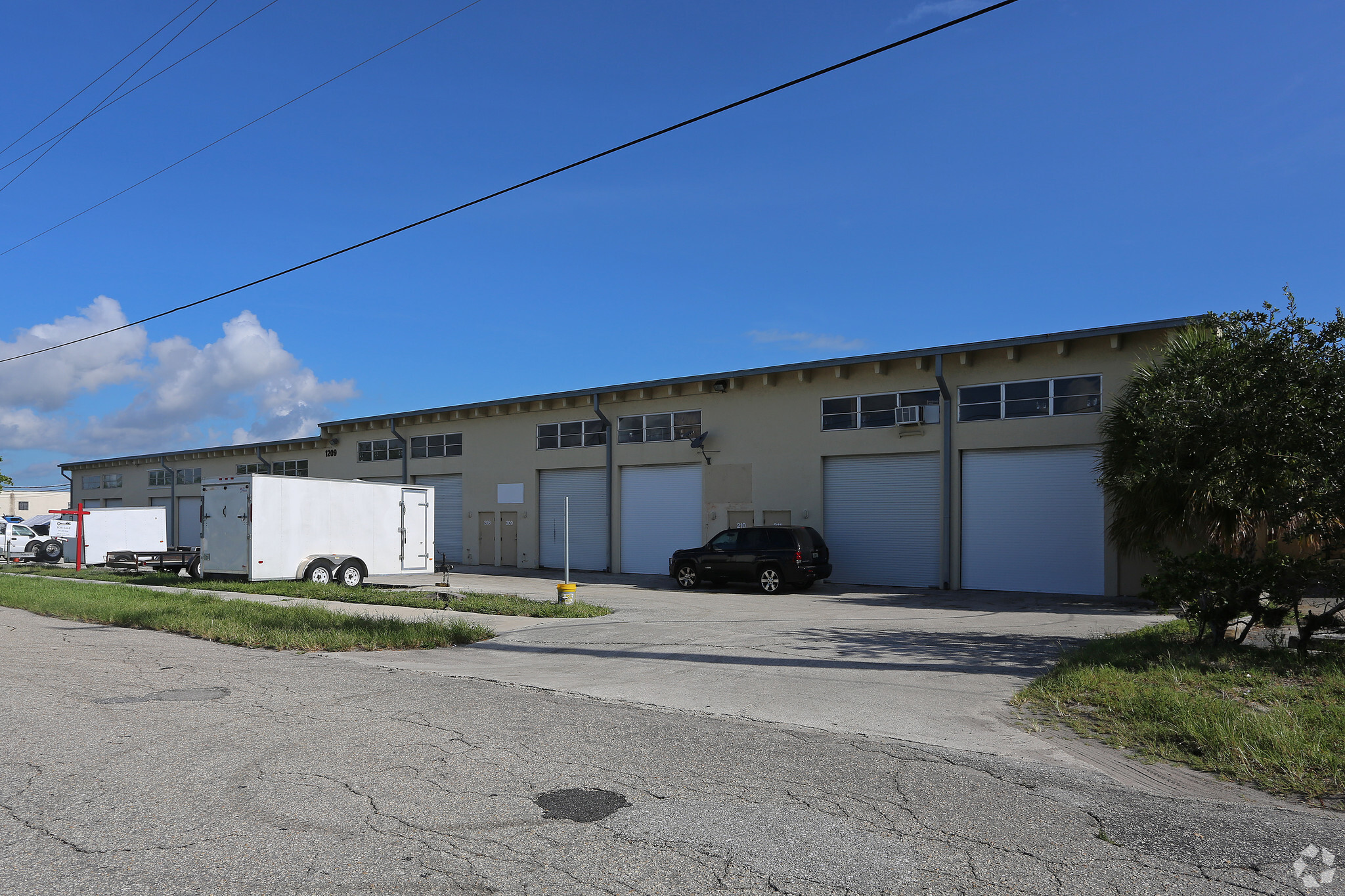 1310 S Killian Dr, West Palm Beach, FL à vendre Photo de l’immeuble– Image 1 sur 13