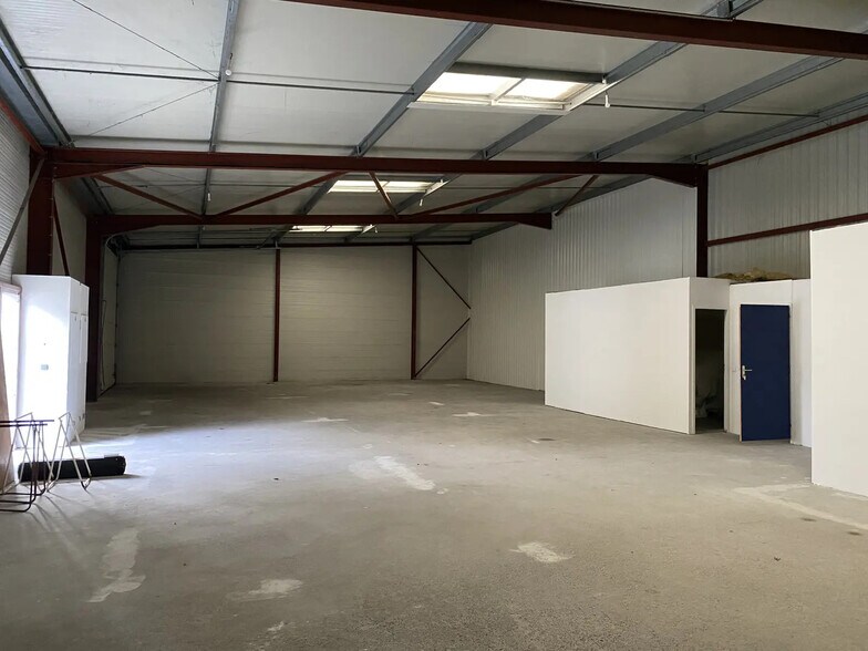 Industriel/Logistique dans Eysines à louer - Photo de l’immeuble – Image 2 sur 4