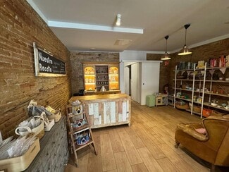 Plus de détails pour Local commercial à louer