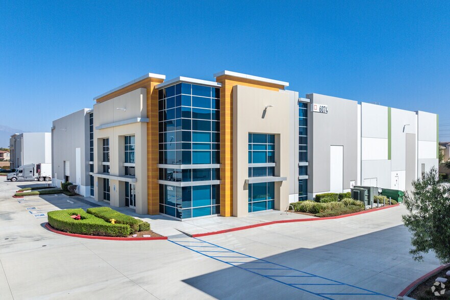 6074 Orbis Way, Eastvale, CA à louer - Photo principale – Image 1 sur 5