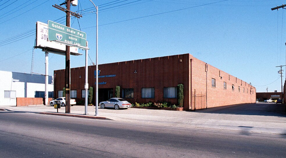 11626 Tuxford St, Sun Valley, CA à louer - Photo de l’immeuble – Image 2 sur 3