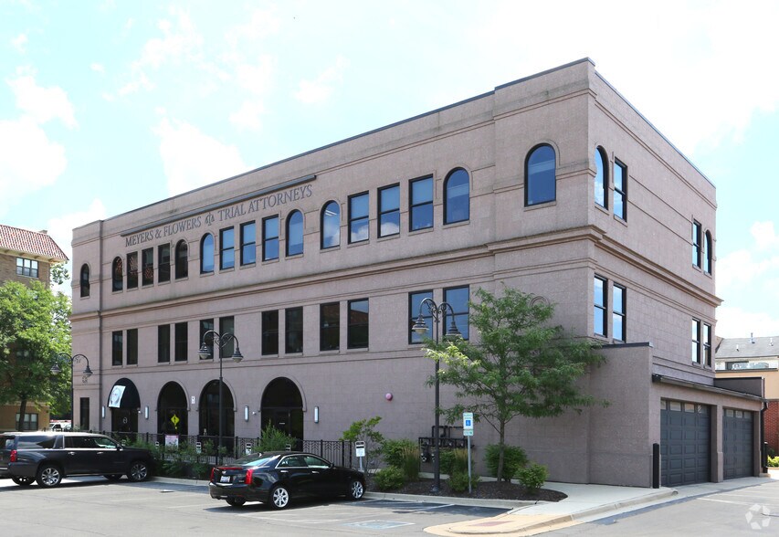 3 N 2nd St, Saint Charles, IL à louer - Photo de l’immeuble – Image 3 sur 8