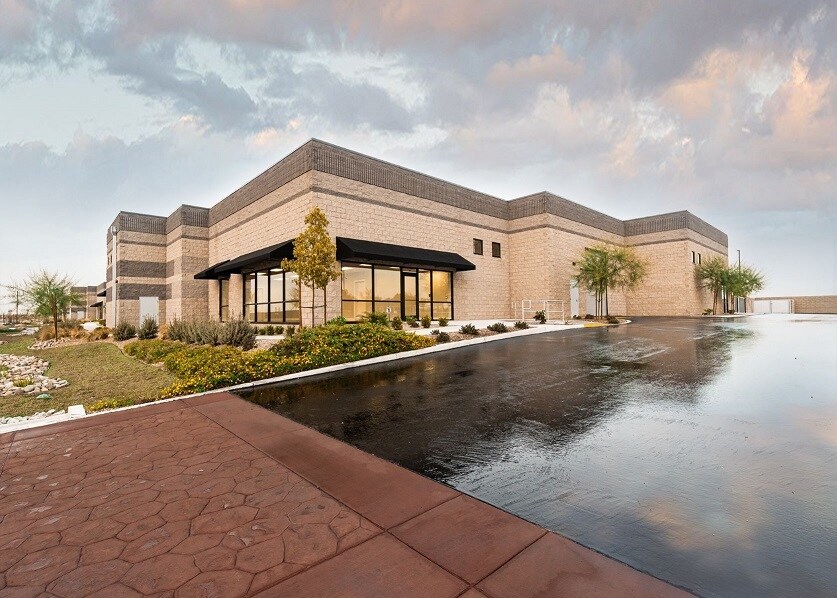 6906-6936 McCutchen Rd, Bakersfield, CA à louer Photo de l’immeuble– Image 1 sur 22