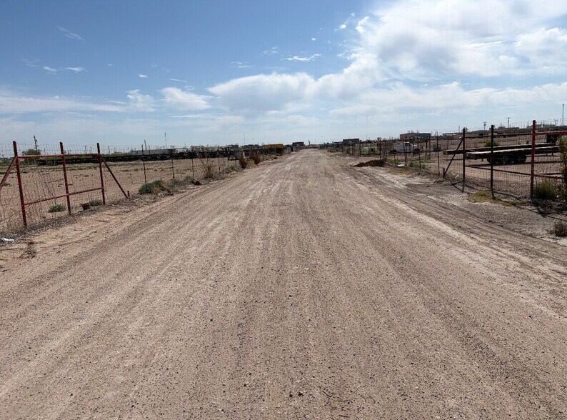 2703 S County Road 1180, Midland, TX à louer - Photo de l’immeuble – Image 2 sur 2