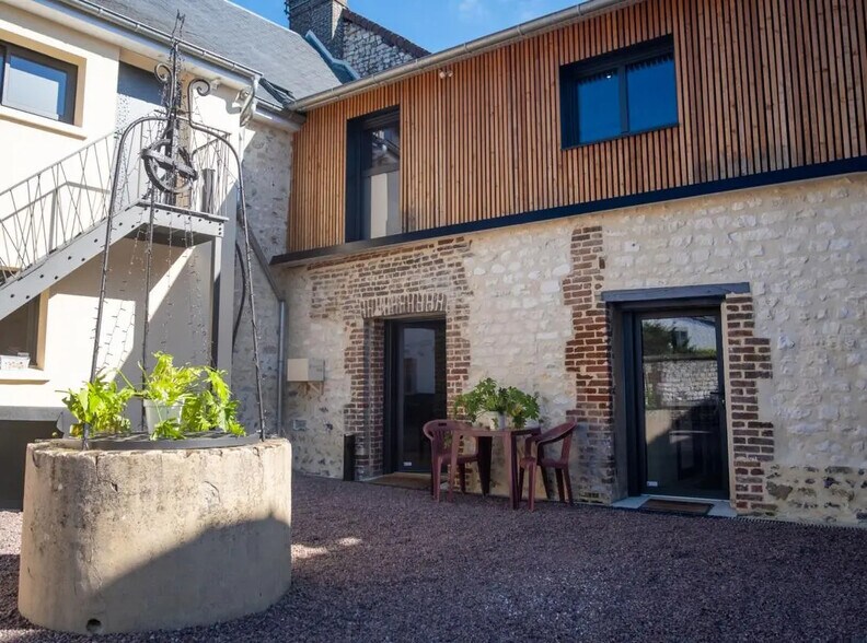 Bureau dans PONT-DE-L'ARCHE à louer - Photo de l’immeuble – Image 1 sur 8