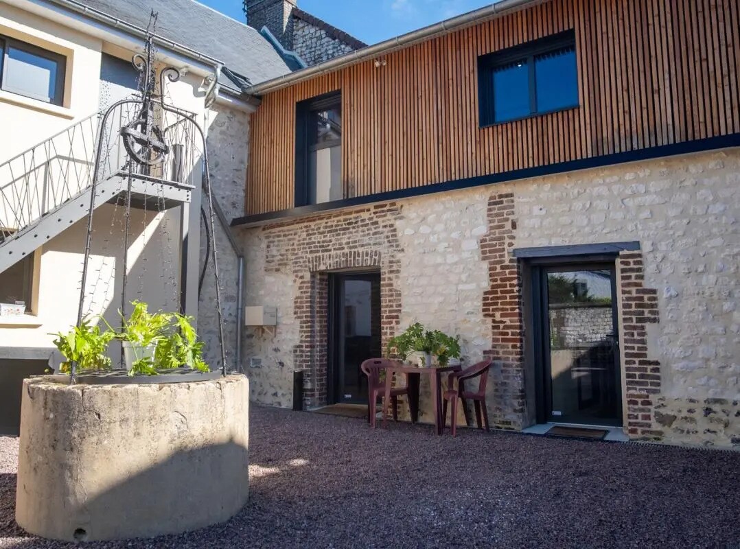 Bureau dans PONT-DE-L'ARCHE à louer Photo de l’immeuble– Image 1 sur 9