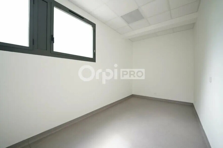 Bureau dans Vaulx-en-Velin à vendre - Photo intérieure – Image 3 sur 12