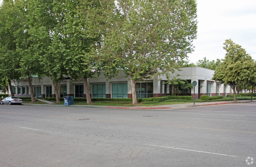3203 W March Ln, Stockton, CA à louer - Photo principale – Image 1 sur 7