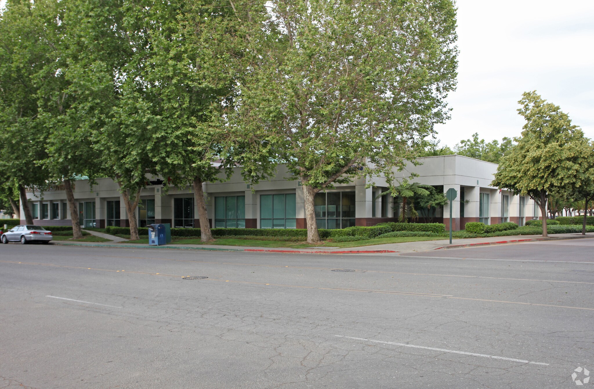 3203 W March Ln, Stockton, CA à louer Photo principale– Image 1 sur 8