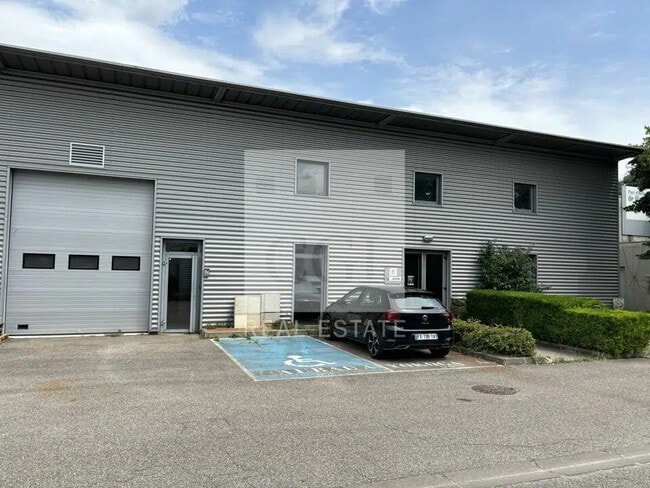 Plus de détails pour Local d'activités à louer