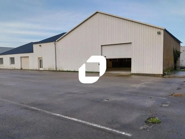 Plus de détails pour Local d'activités à louer