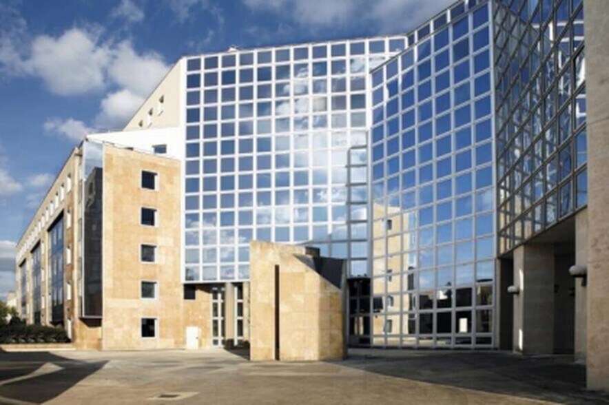 40 Rue Pasteur, Suresnes à louer - Photo de l’immeuble – Image 1 sur 6