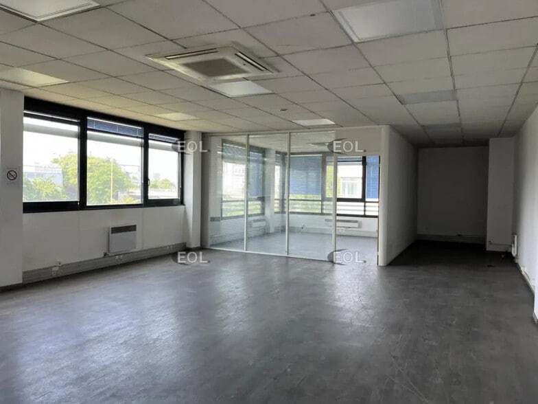 Local d’activités dans Gennevilliers à louer - Photo de l’immeuble – Image 3 sur 4