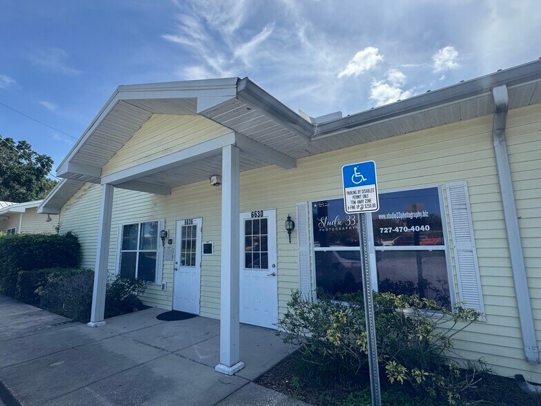 6616-6636 Rowan Rd, New Port Richey, FL à louer - Photo de l’immeuble – Image 2 sur 15