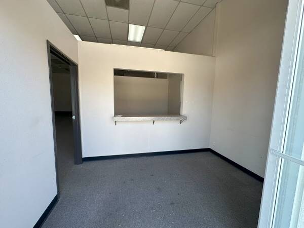 935 W San Marcos Blvd, San Marcos, CA à louer - Photo intérieure – Image 2 sur 7