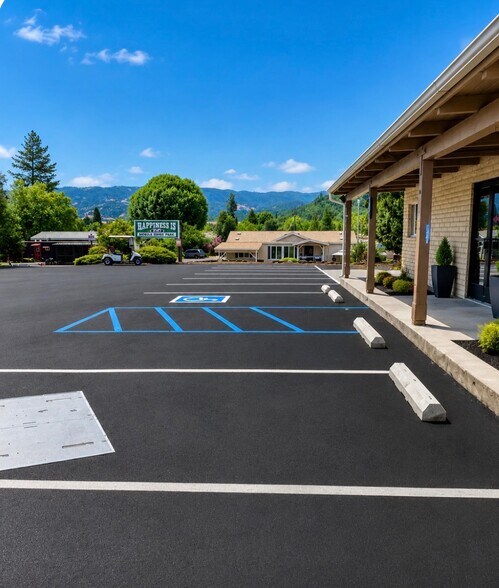 311 Lake Mendocino Dr, Ukiah, CA à louer - Photo de l’immeuble – Image 2 sur 10