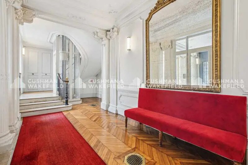 63 Rue De Ponthieu, Paris à louer - Photo de l’immeuble – Image 3 sur 11