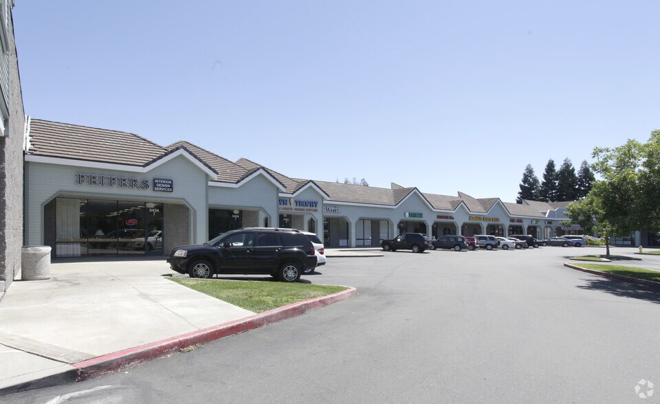 5424-5460 Sunol Blvd, Pleasanton, CA à louer - Photo de l’immeuble – Image 1 sur 3