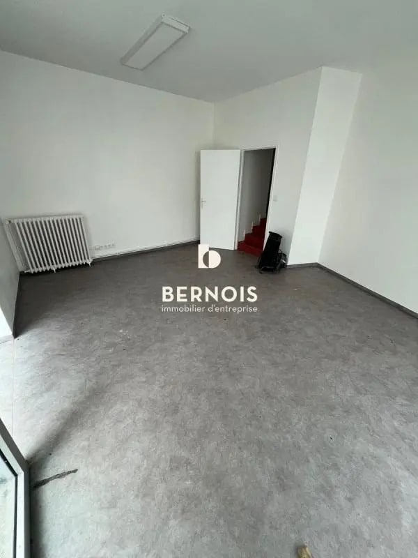 Plus de détails pour Place Du Sanitat, Nantes - Local commercial à louer