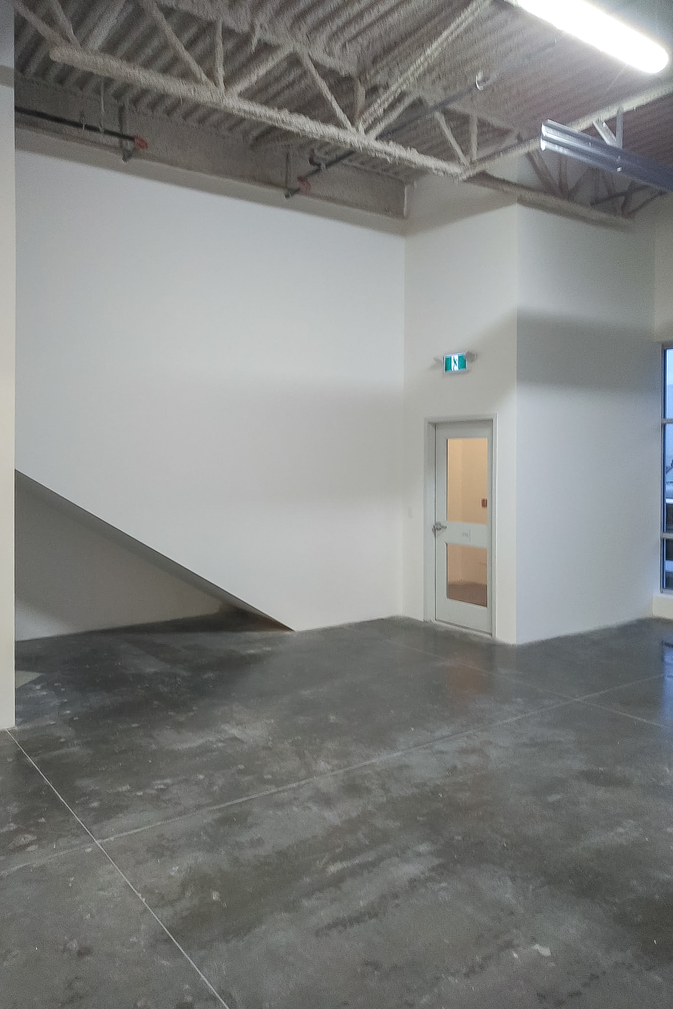17220 56 Av, Surrey, BC à louer Photo de l’immeuble– Image 1 sur 3