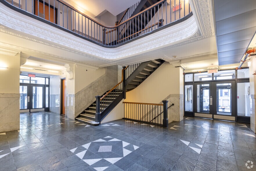 353 Rue Saint-Nicolas, Montréal, QC à louer - Hall d’entrée – Image 3 sur 8