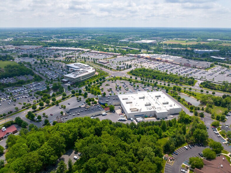 210-350 Young Ave, Moorestown, NJ à louer - Photo de l’immeuble – Image 3 sur 8