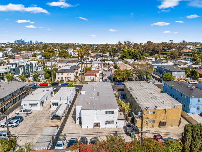 2325 S Ridgeley Dr, Los Angeles, CA à vendre - Photo de l’immeuble – Image 3 sur 30