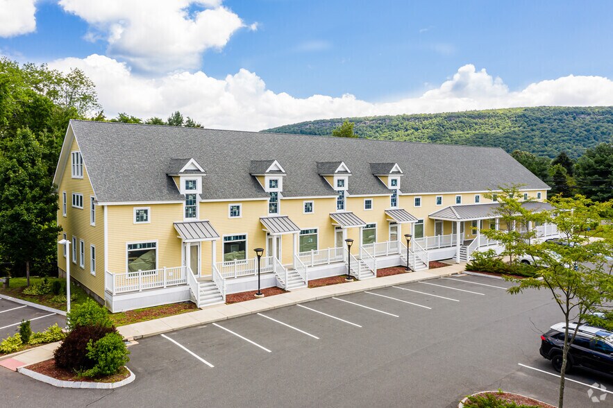 153-155 Hopmeadow St, Simsbury, CT à louer - Photo de l’immeuble – Image 3 sur 7