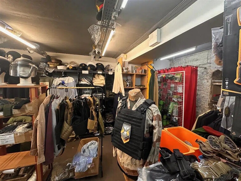 Local commercial dans Paris à louer - Photo de l’immeuble – Image 3 sur 7